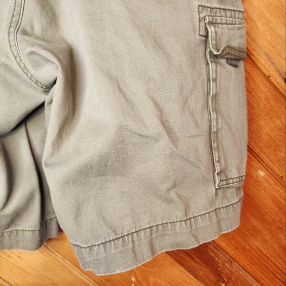 St. John's Bay size 34 green cargo shorts - Picture 11 of 11
